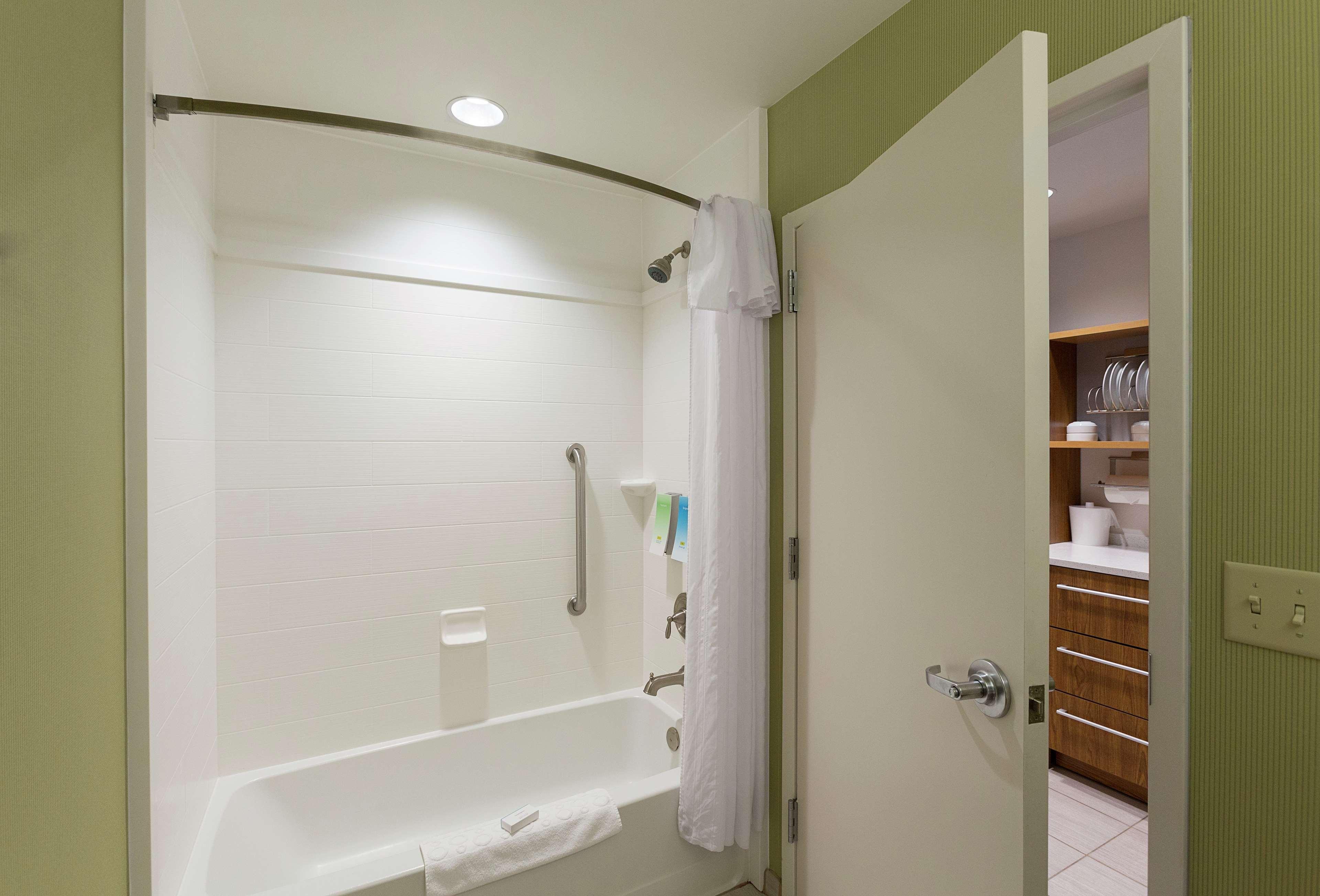 Hotel Home2 By Hilton Airport